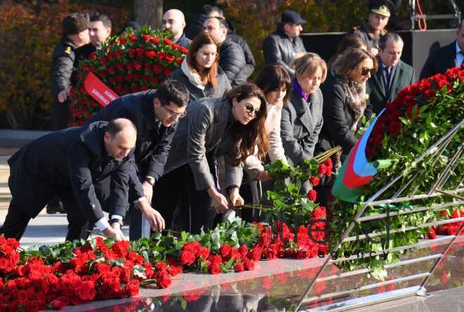 Azərbaycan ictimaiyyəti ulu öndər Heydər Əliyevin xatirəsini yad edir.Azərbaycan Bakı 12 dekabr 2024
